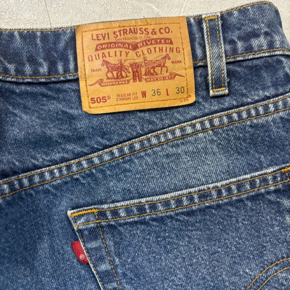 Levis 505 Regular Fit Straight Leg Jeans Mens 36x30 Medium Wash Blue Denim